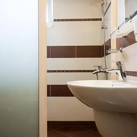 Отель Ivatea Family