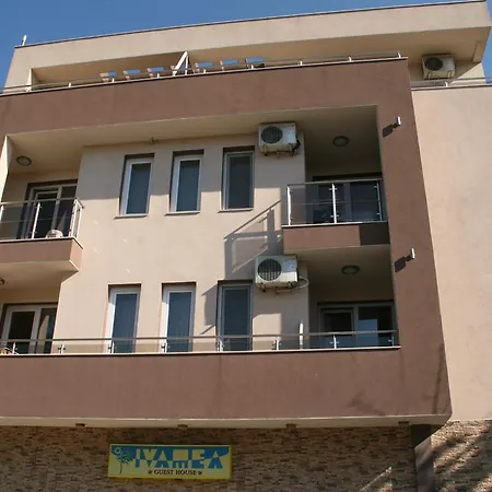فندق Ivatea Family رافدا