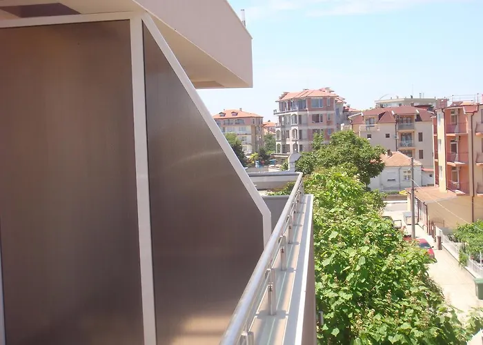 Ivatea Family Szálloda Ravda