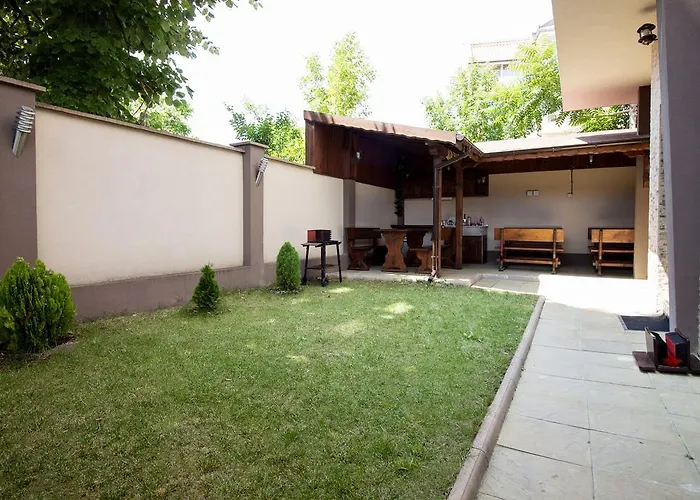 Ivatea Family Szálloda Ravda