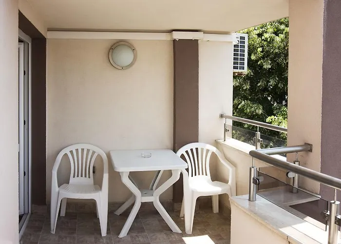 Ivatea Family Szálloda Ravda