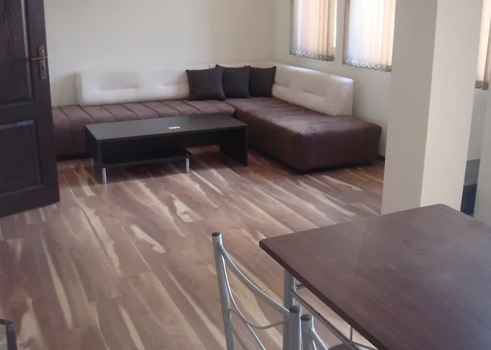 Ivatea Family Szálloda Ravda